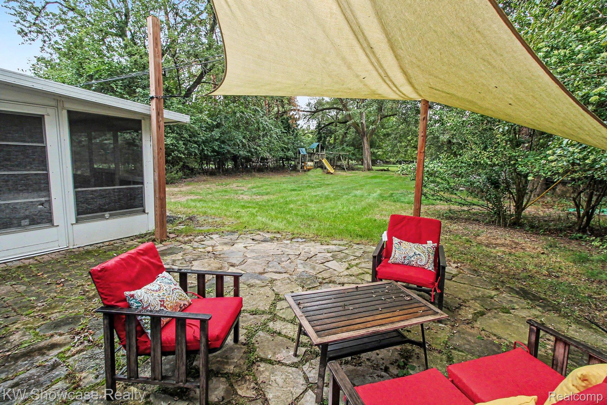 7361 Honeysuckle Road West Bloomfield, MI 48324 - Photo 24 of 40 024_file_4817.jpg