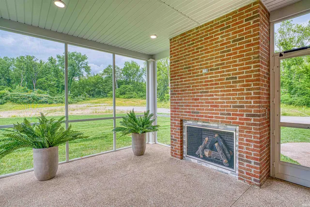 $909,900 | 1595 Victoria Wds Drive, Boonville, IN 47601