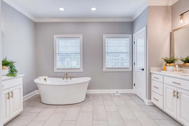 $909,900 | 1595 Victoria Wds Drive, Boonville, IN 47601