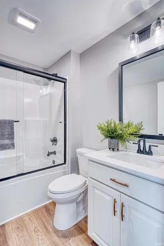 $909,900 | 1595 Victoria Wds Drive, Boonville, IN 47601