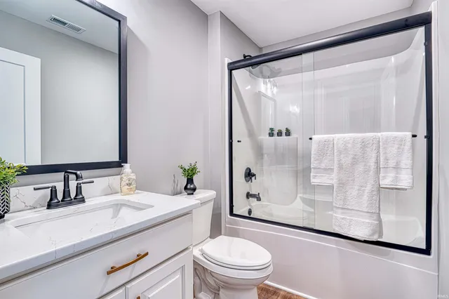 $909,900 | 1595 Victoria Wds Drive, Boonville, IN 47601