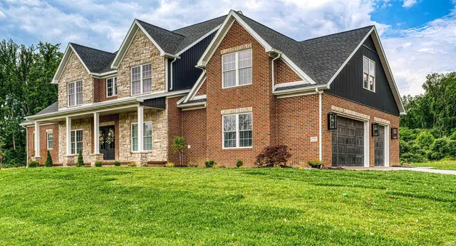 $909,900 | 1595 Victoria Wds Drive, Boonville, IN 47601