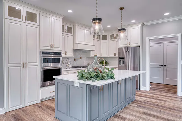 $909,900 | 1595 Victoria Wds Drive, Boonville, IN 47601