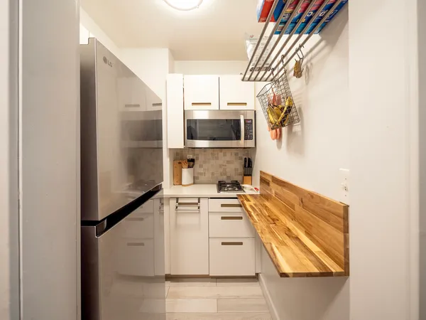 $2,950 | 210 East 63rd Street, Unit 3C | Lenox Hill