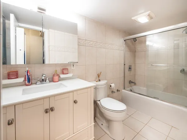 $2,950 | 210 East 63rd Street, Unit 3C | Lenox Hill
