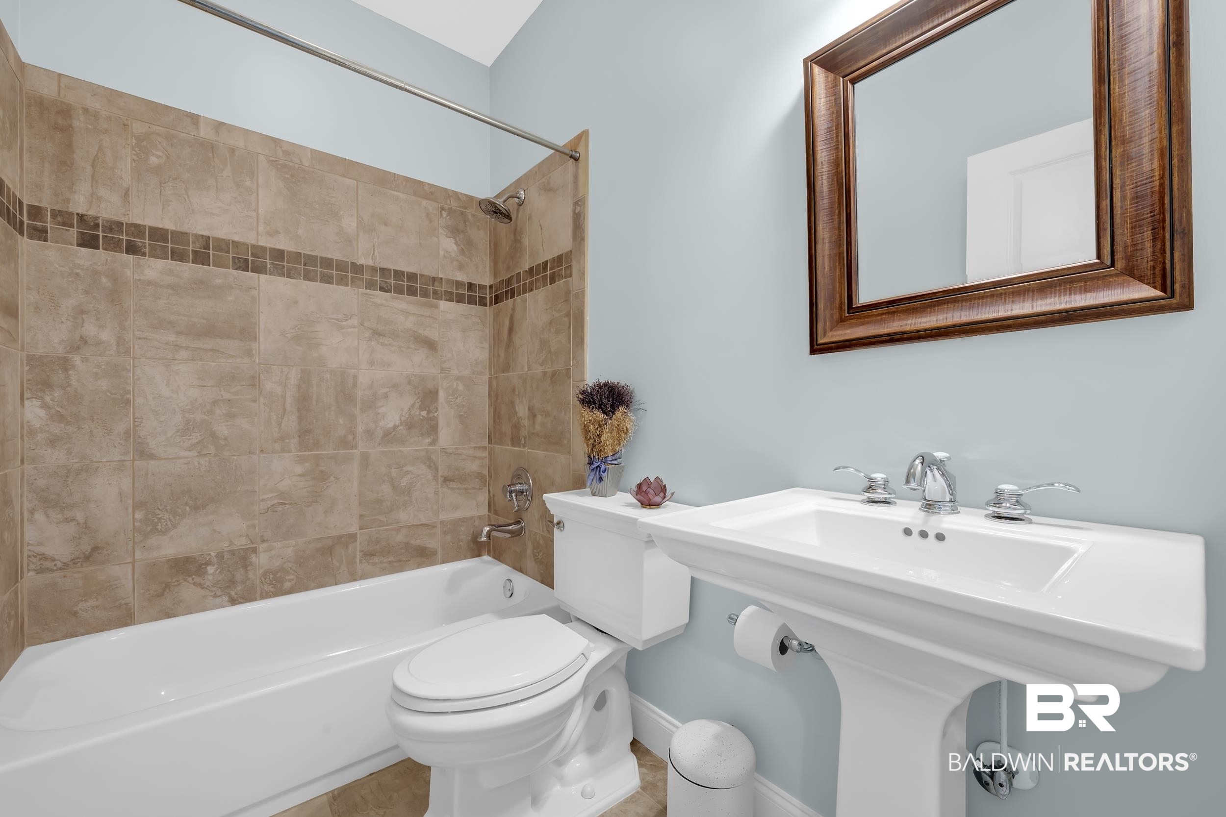 7 Bienville Avenue Mobile, AL 36606 - Photo 29 of 32 Bathroom featuring washtub / shower combination and toilet
