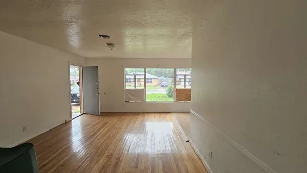 $1,750 | 121 East Riverwood Drive, Houston, TX 77076