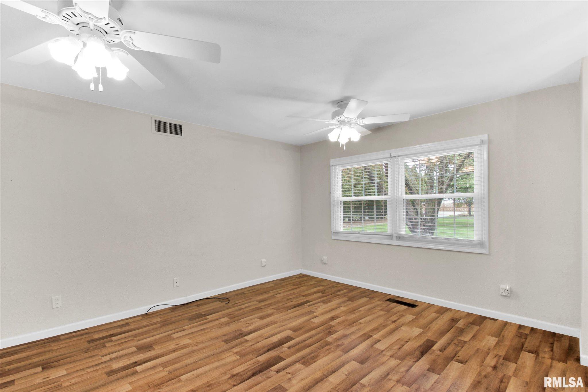 3319 Mall Road Pekin, IL 61554 - Photo 22 of 39