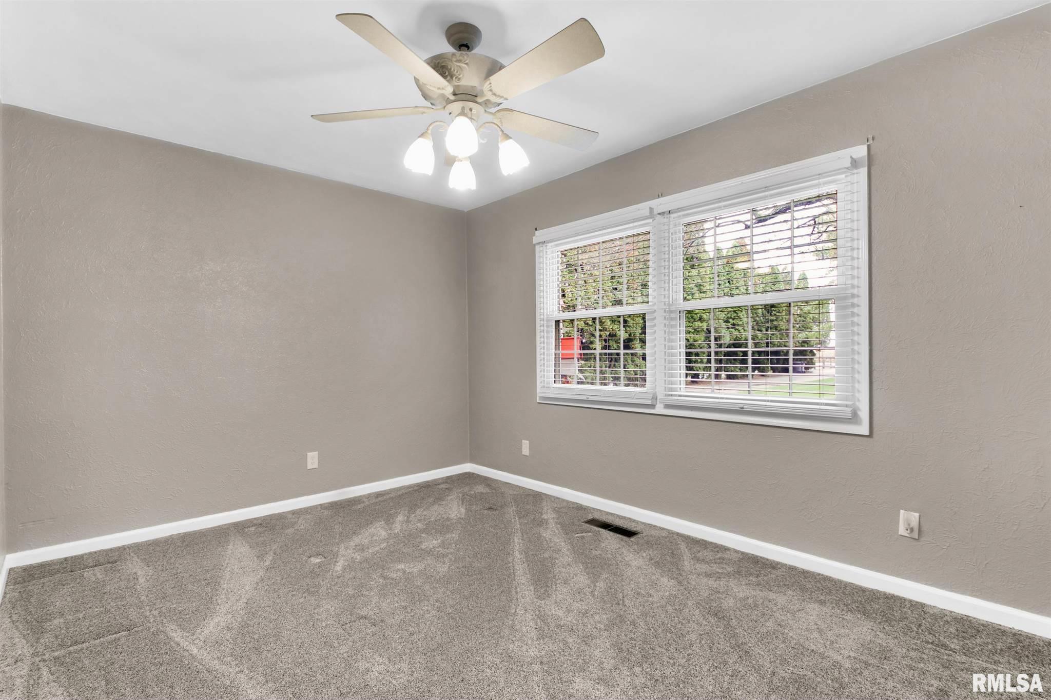 3319 Mall Road Pekin, IL 61554 - Photo 8 of 39