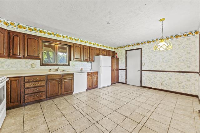 8231 Highview Drive Winnebago, IL 61088 - Photo 12 of 58