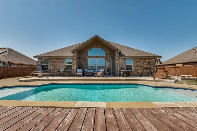 $419,900 | 133 Hay Meadow Drive, Crandall, TX 75114