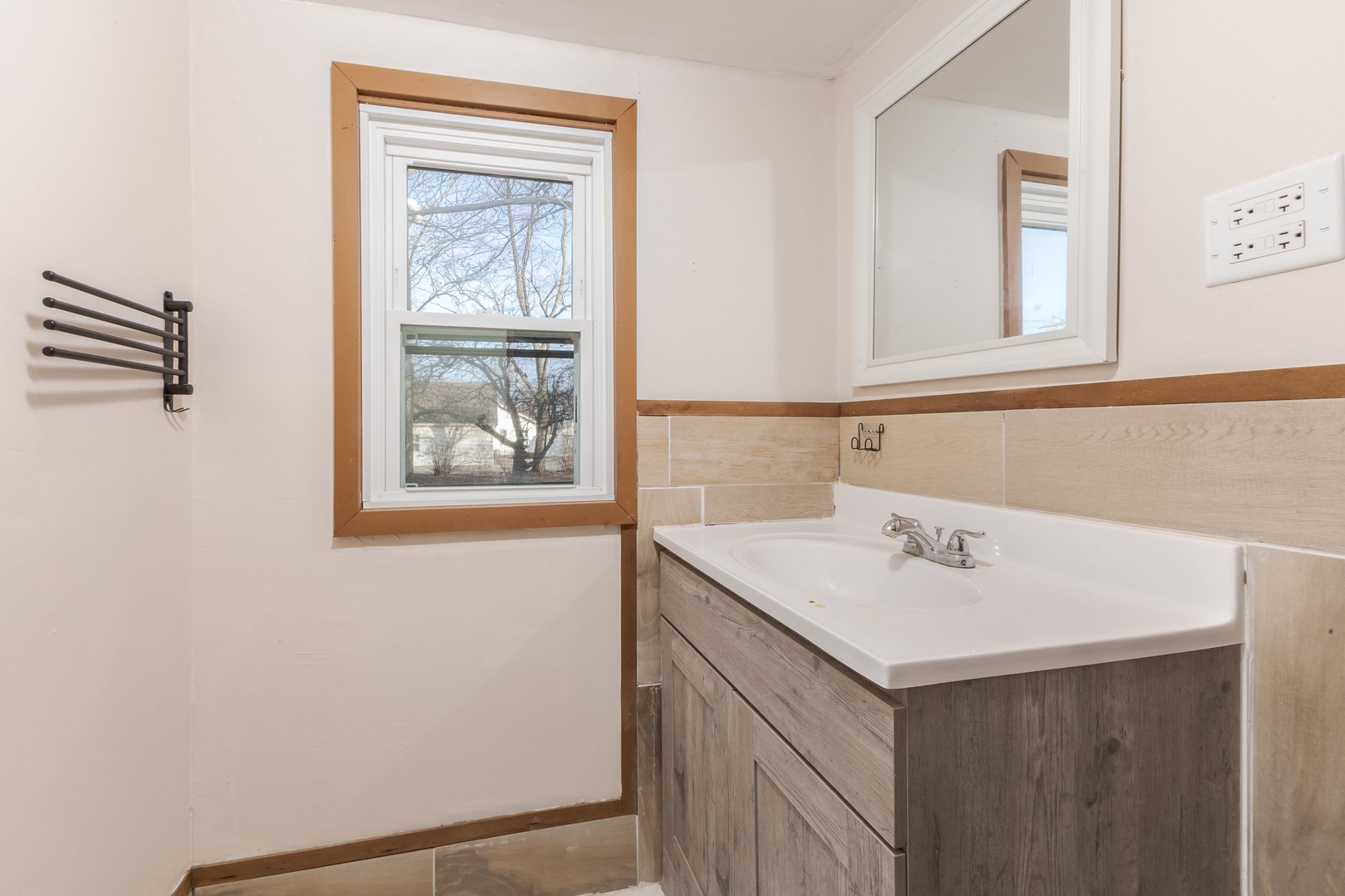 121 East James Street Forrest, IL 61741 - Photo 16 of 39 a bathroom with a sink and a mirror