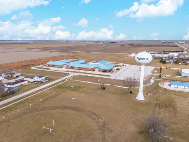 $134,900 | 121 East James Street, Forrest, IL 61741