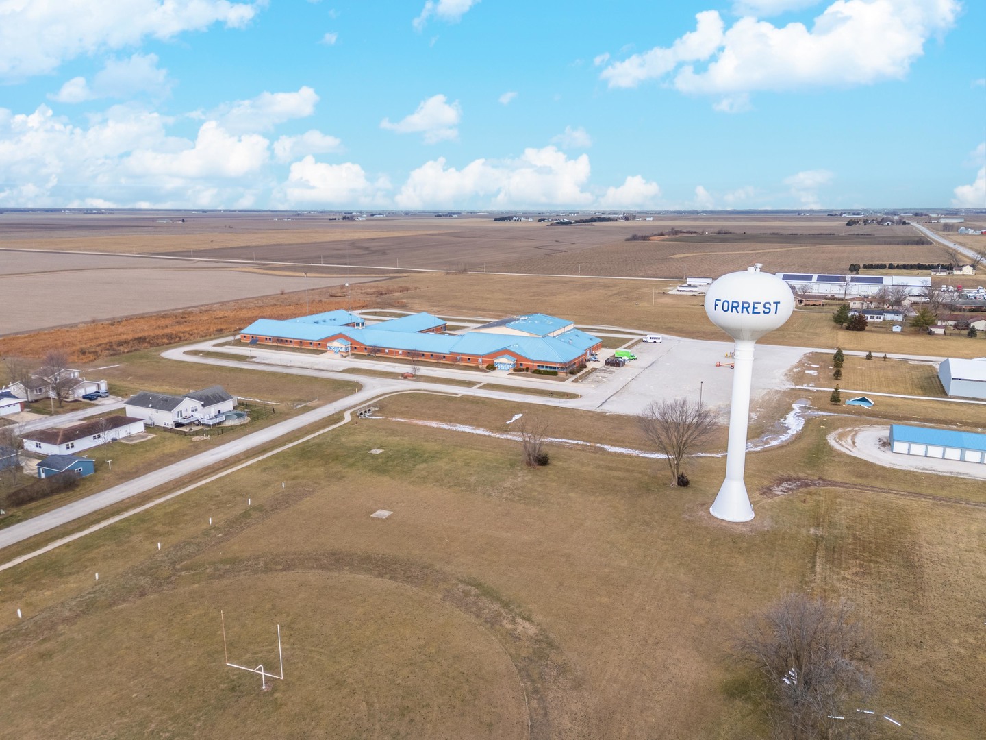 121 East James Street Forrest, IL 61741 - Photo 27 of 39 a view of an ocean and city
