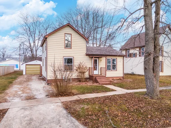 $124,900 | 121 East James Street, Forrest, IL 61741