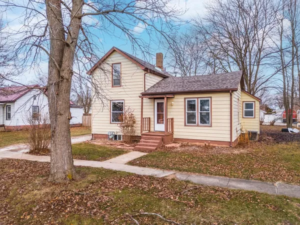 $124,900 | 121 East James Street, Forrest, IL 61741