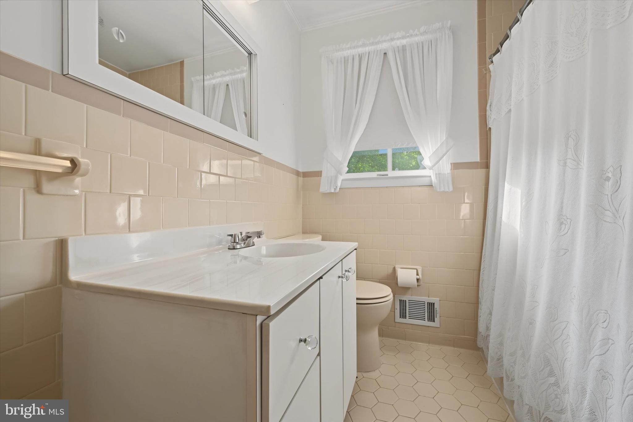9939 Bird River Road Baltimore, MD 21220 - Photo 14 of 45 Full bath with tub/shower combo