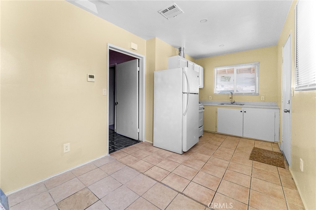 15744 Saticoy Street Van Nuys, CA 91406 - Photo 32 of 45