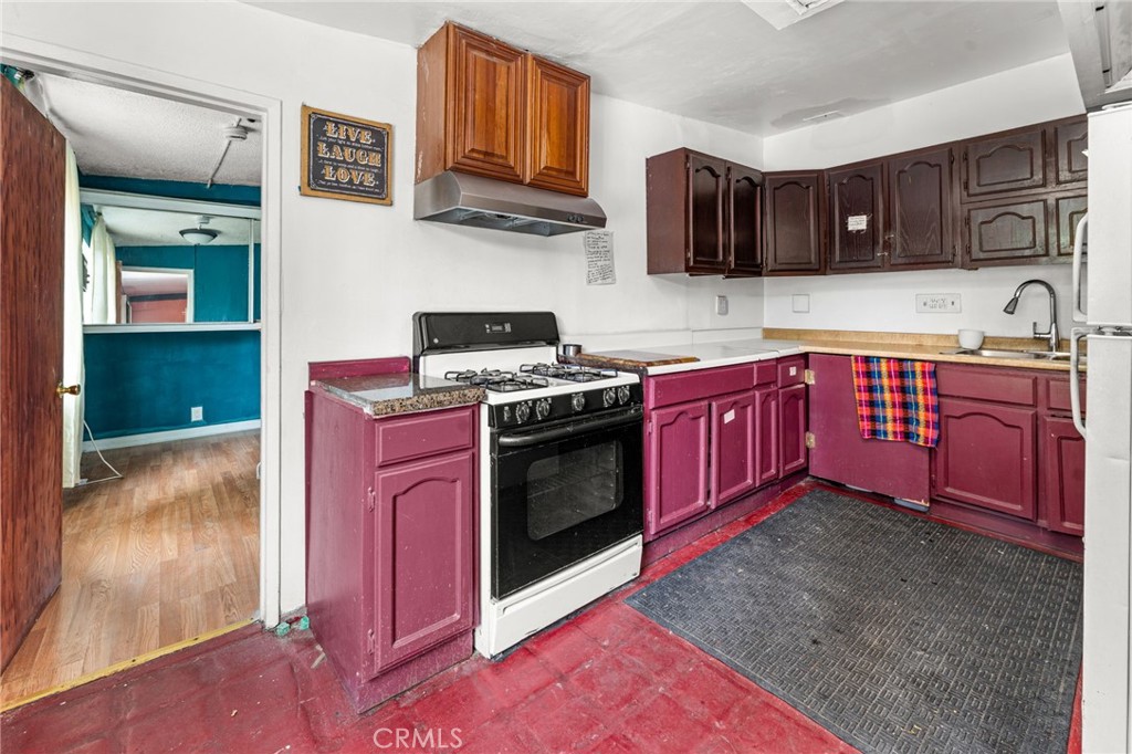 15744 Saticoy Street Van Nuys, CA 91406 - Photo 4 of 45