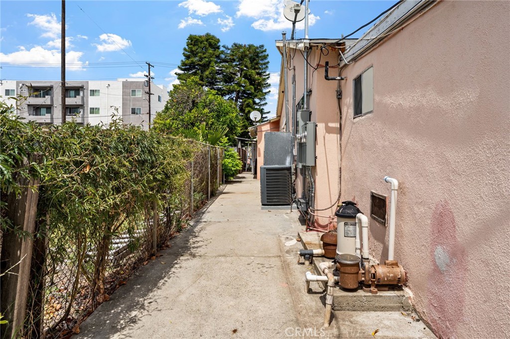 15744 Saticoy Street Van Nuys, CA 91406 - Photo 41 of 45
