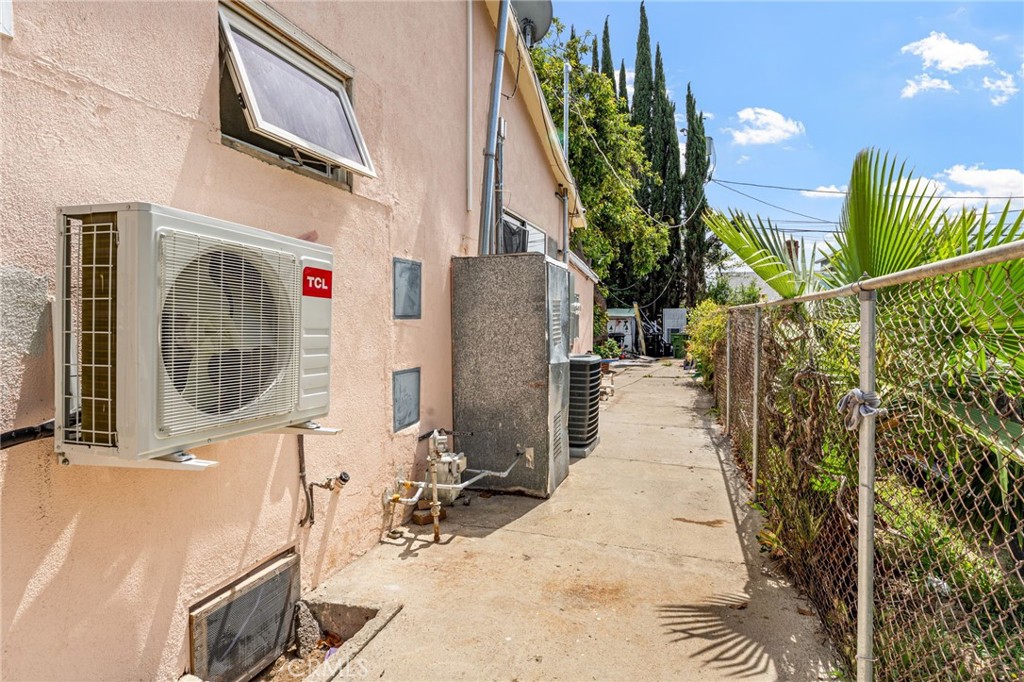 15744 Saticoy Street Van Nuys, CA 91406 - Photo 43 of 45