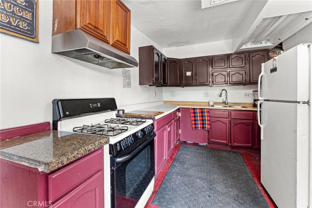 15744 Saticoy Street Van Nuys, CA 91406 - Photo 5 of 45