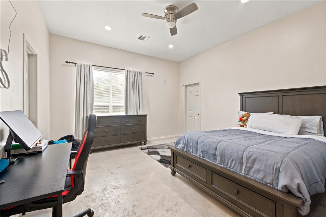 39595 Bosque Road Hempstead, TX 77445 - Photo 22 of 32