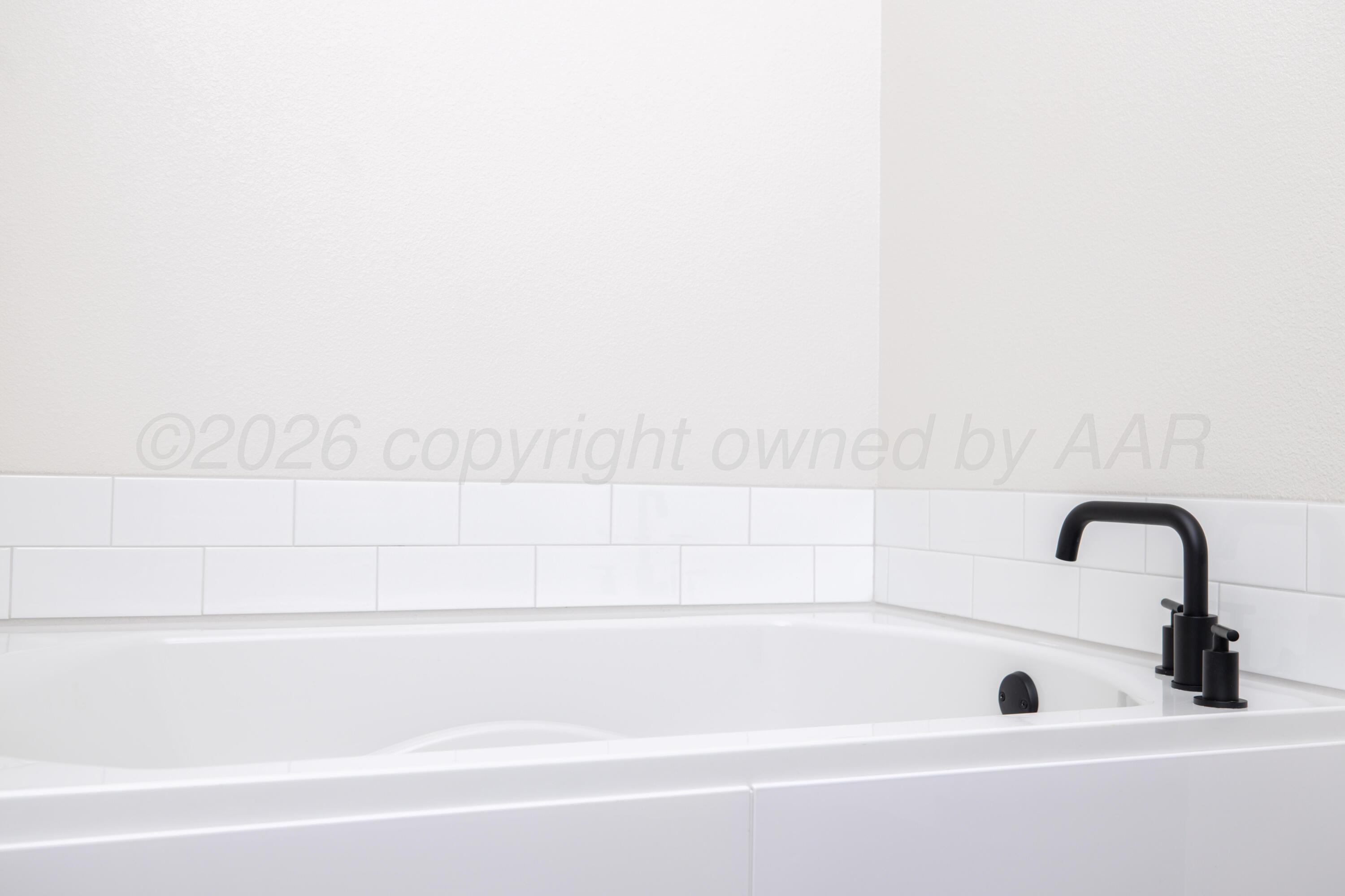 3107 Bluejay Road Amarillo, TX 79124 - Photo 11 of 14 a bathroom with a bathtub