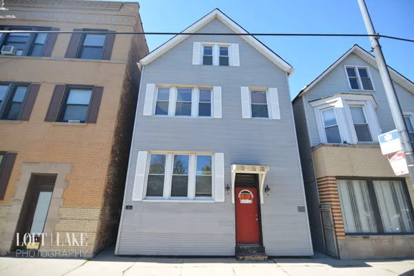 $2,300 | 3732 North Ashland Avenue, Unit 3, Chicago, IL 60613