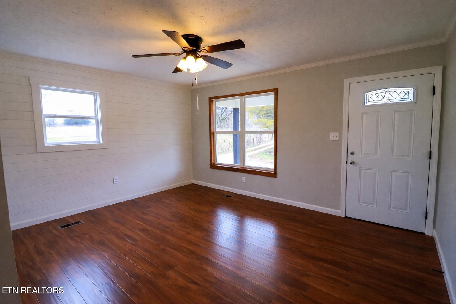 3938 Dutch Valley Road Clinton, TN 37716 - Photo 2 of 19 Living room