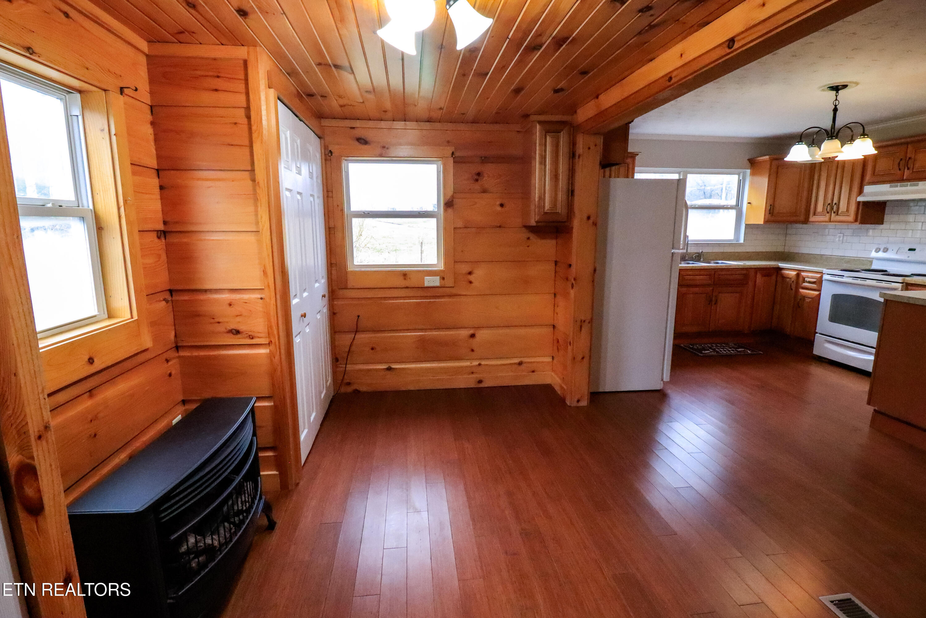 3938 Dutch Valley Road Clinton, TN 37716 - Photo 10 of 19 IMG_0451