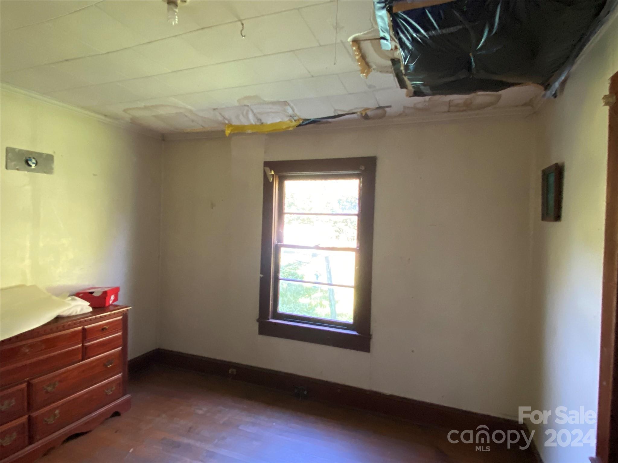 3140 Rutherford College Road Valdese, NC 28690 - Photo 22 of 40 a room with toys and window