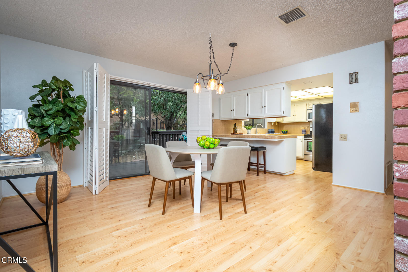 3464 Stancrest Drive Glendale, CA 91208 - Photo 5 of 37 GYP_3464 Stancrest Dr_007_MLS