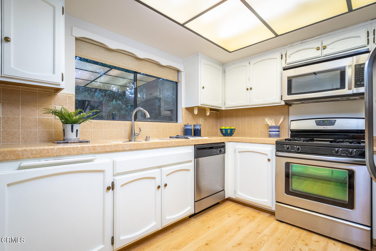 3464 Stancrest Drive Glendale, CA 91208 - Photo 8 of 37 GYP_3464 Stancrest Dr_011_MLS