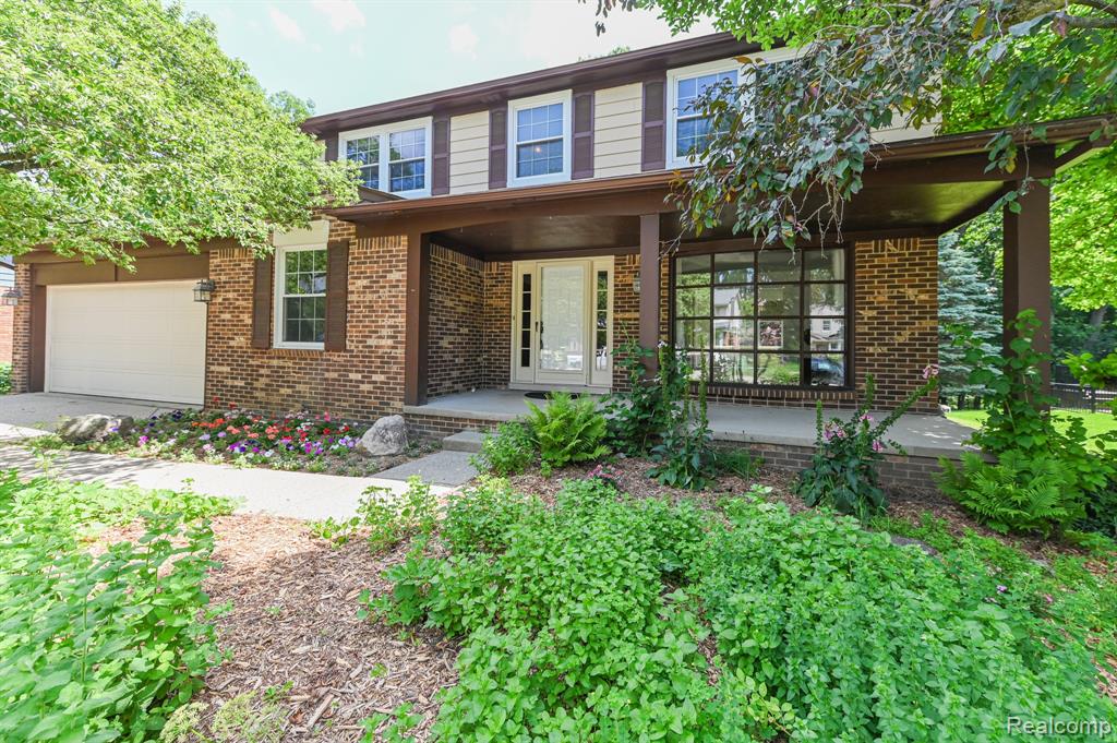 611 Ten Point Drive Rochester Hills, MI 48309 - Photo 1 of 17