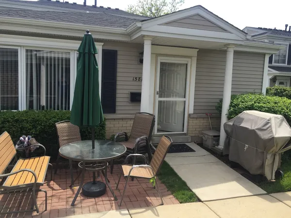 $2,200 | 1581 Quaker Lane, Unit 107A, Prospect Heights, IL 60070