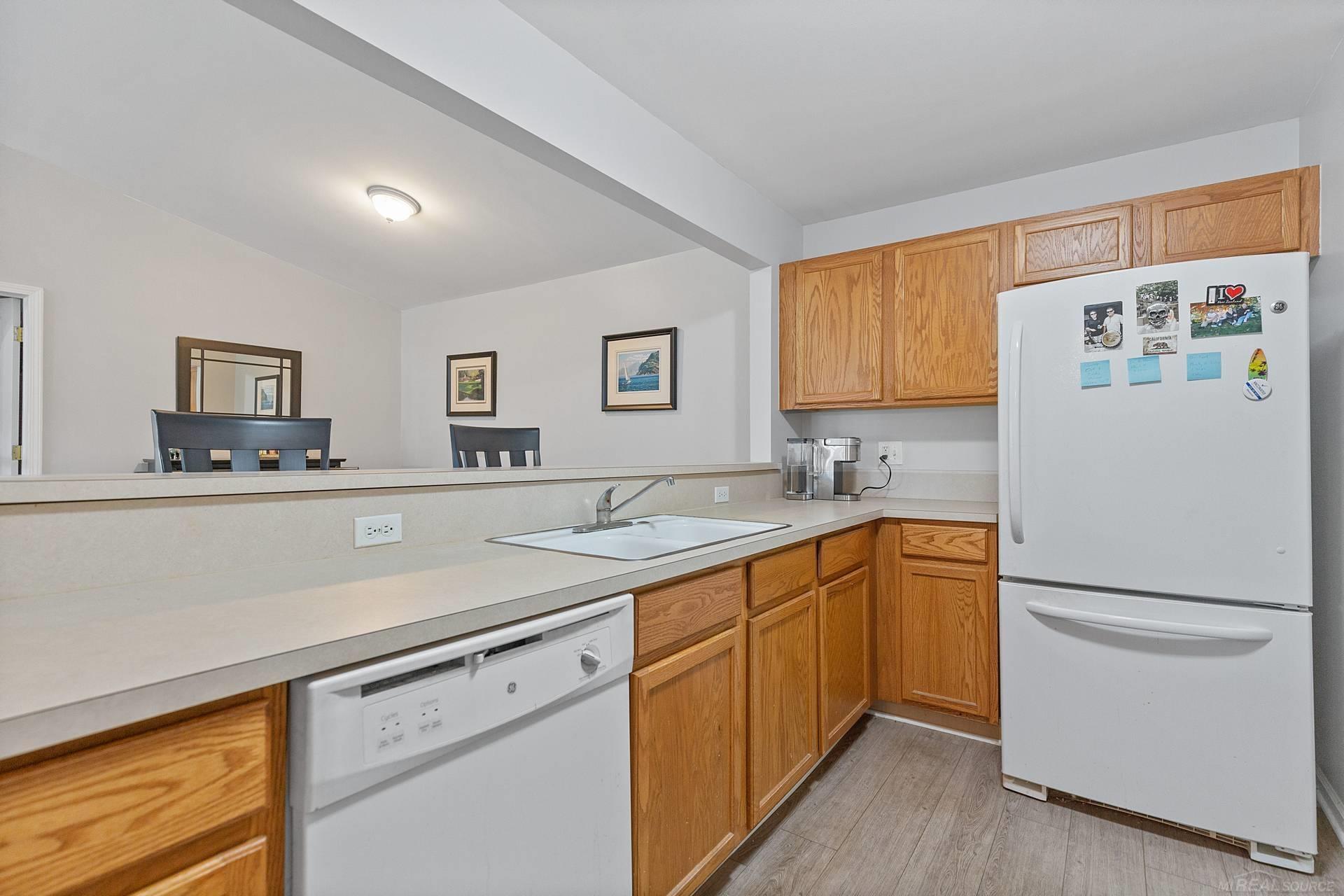 1958 Flagstone Circle Rochester, MI 48307 - Photo 12 of 28 50122543-11.JPG