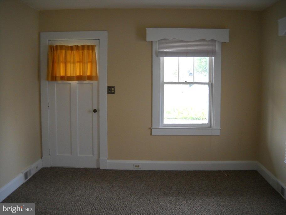 3410 East Joppa Road Baltimore, MD 21234 - Photo 11 of 20 Living Room