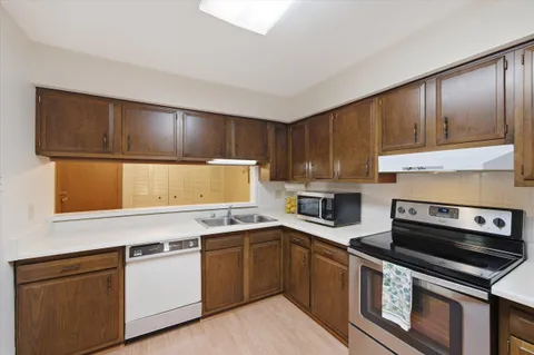 $226,900 | 345 Park Hill Drive, Unit F, Pewaukee, WI 53072