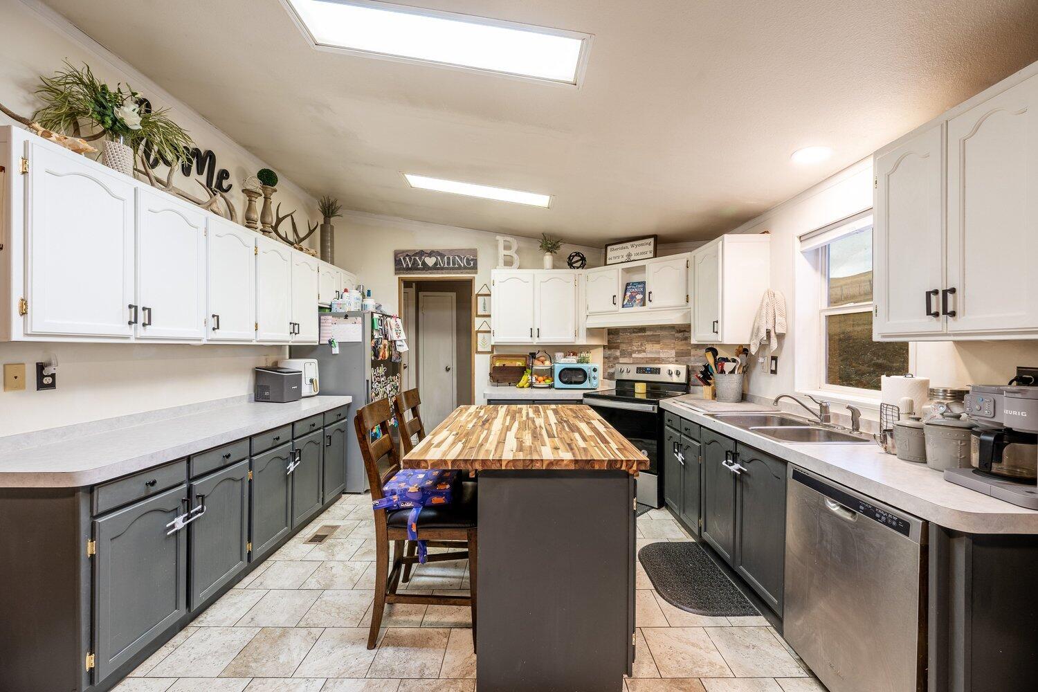 417 Meade Creek Road Sheridan, WY 82801 - Photo 17 of 40 Kitchen