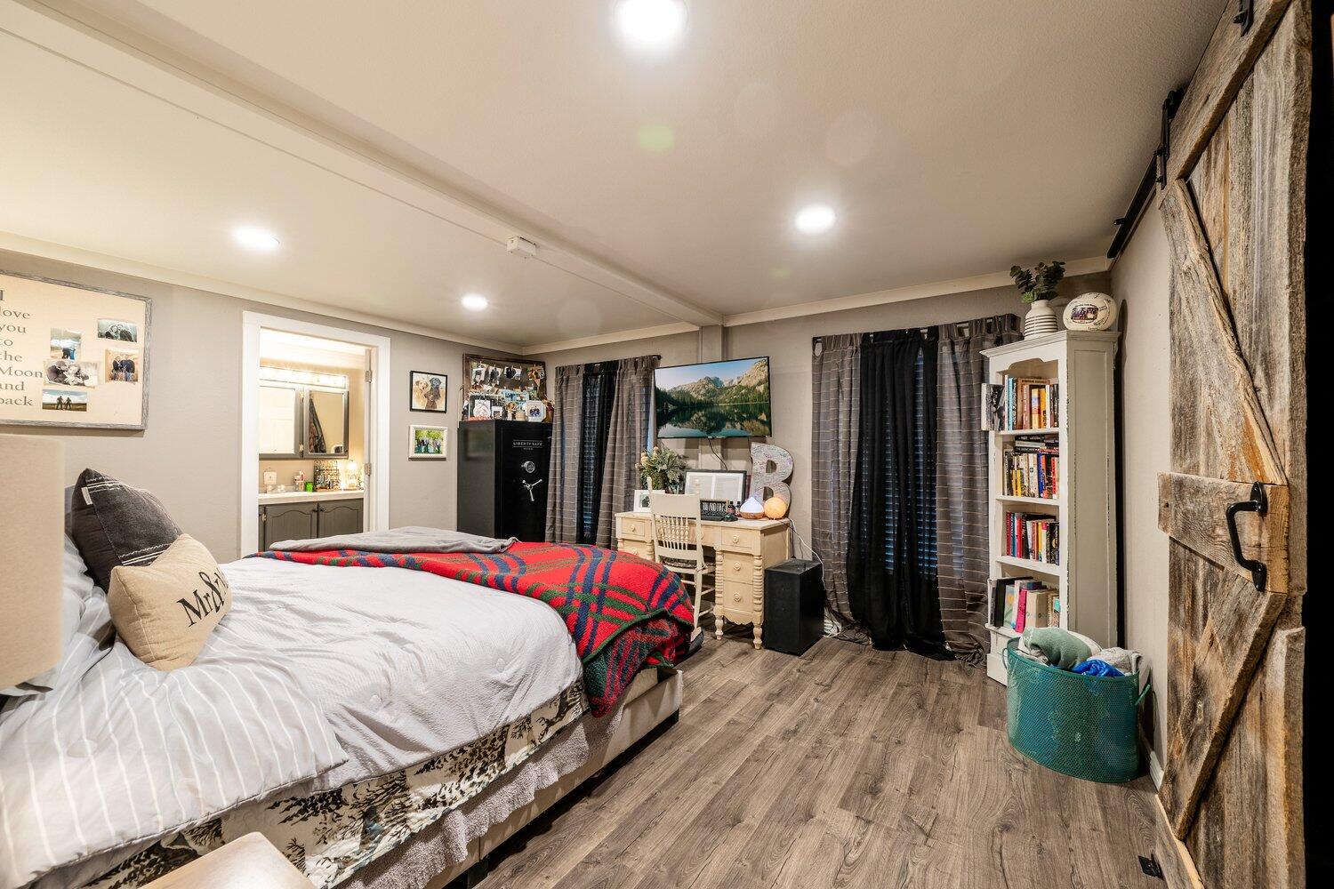 417 Meade Creek Road Sheridan, WY 82801 - Photo 23 of 40 Primary Bedroom 1