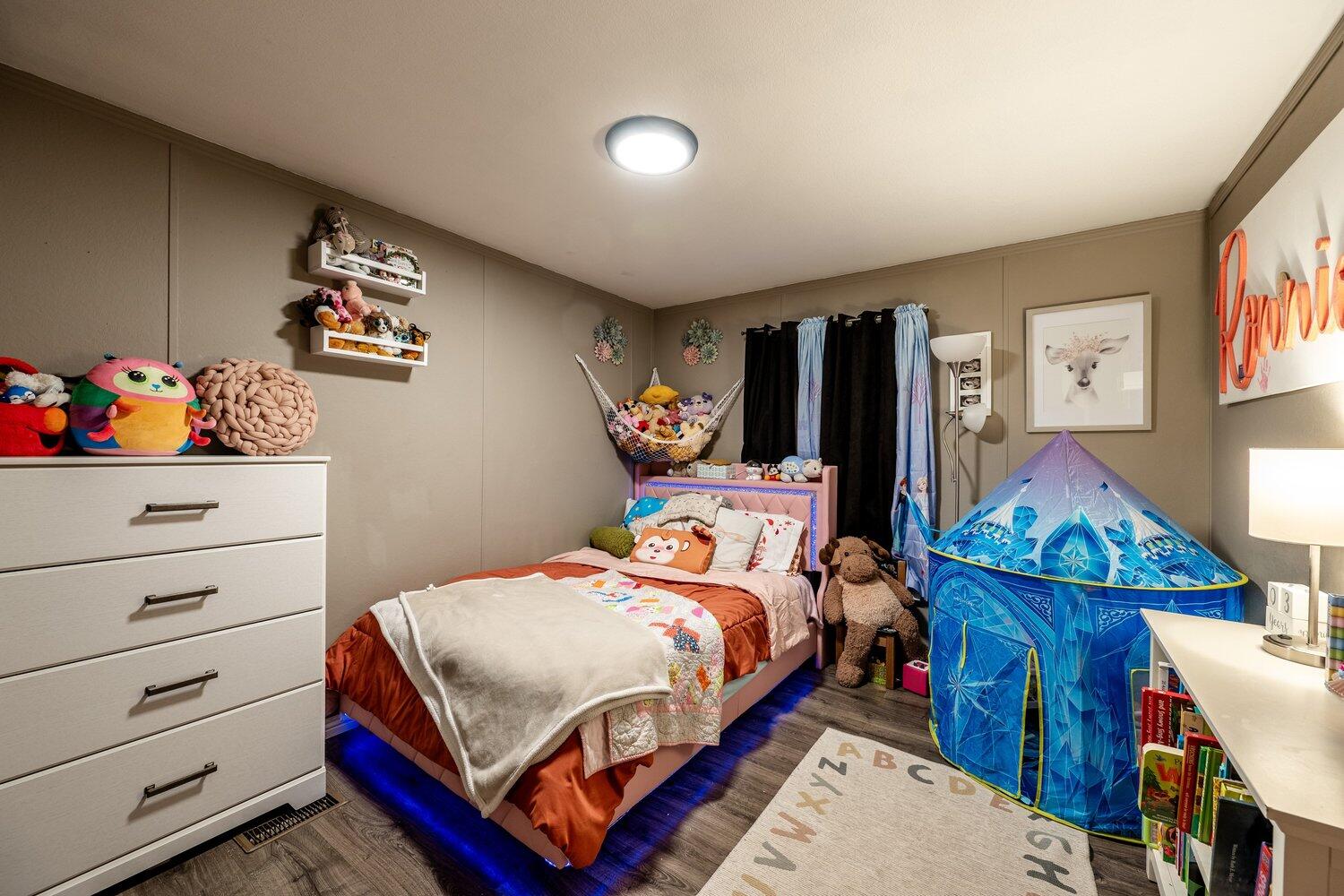 417 Meade Creek Road Sheridan, WY 82801 - Photo 29 of 40 Bedroom 3