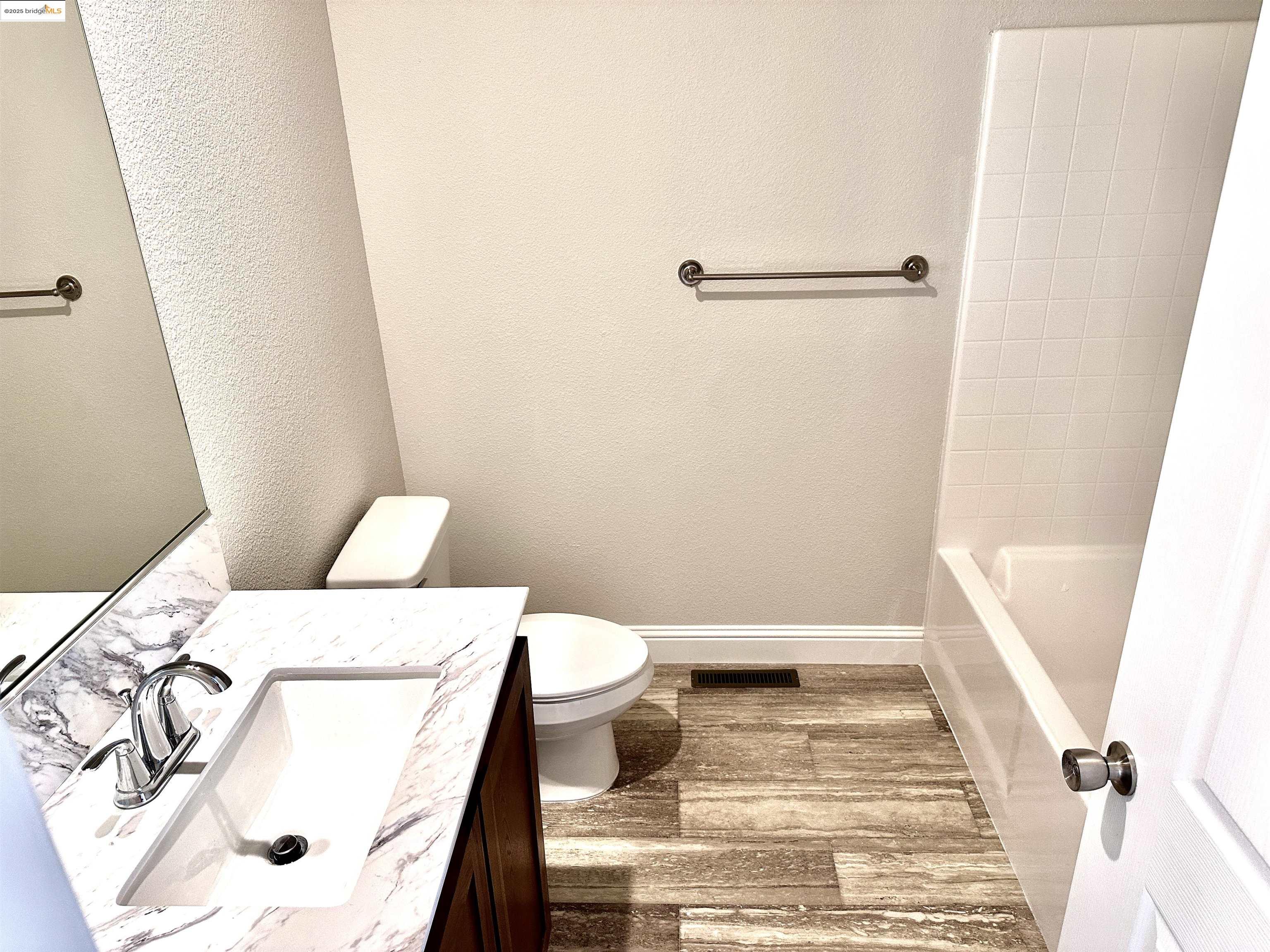 18330 Wards Ferry Road, Unit 25 Sonora, CA 95370 - Photo 10 of 22 a bathroom with a bathtub and toilet