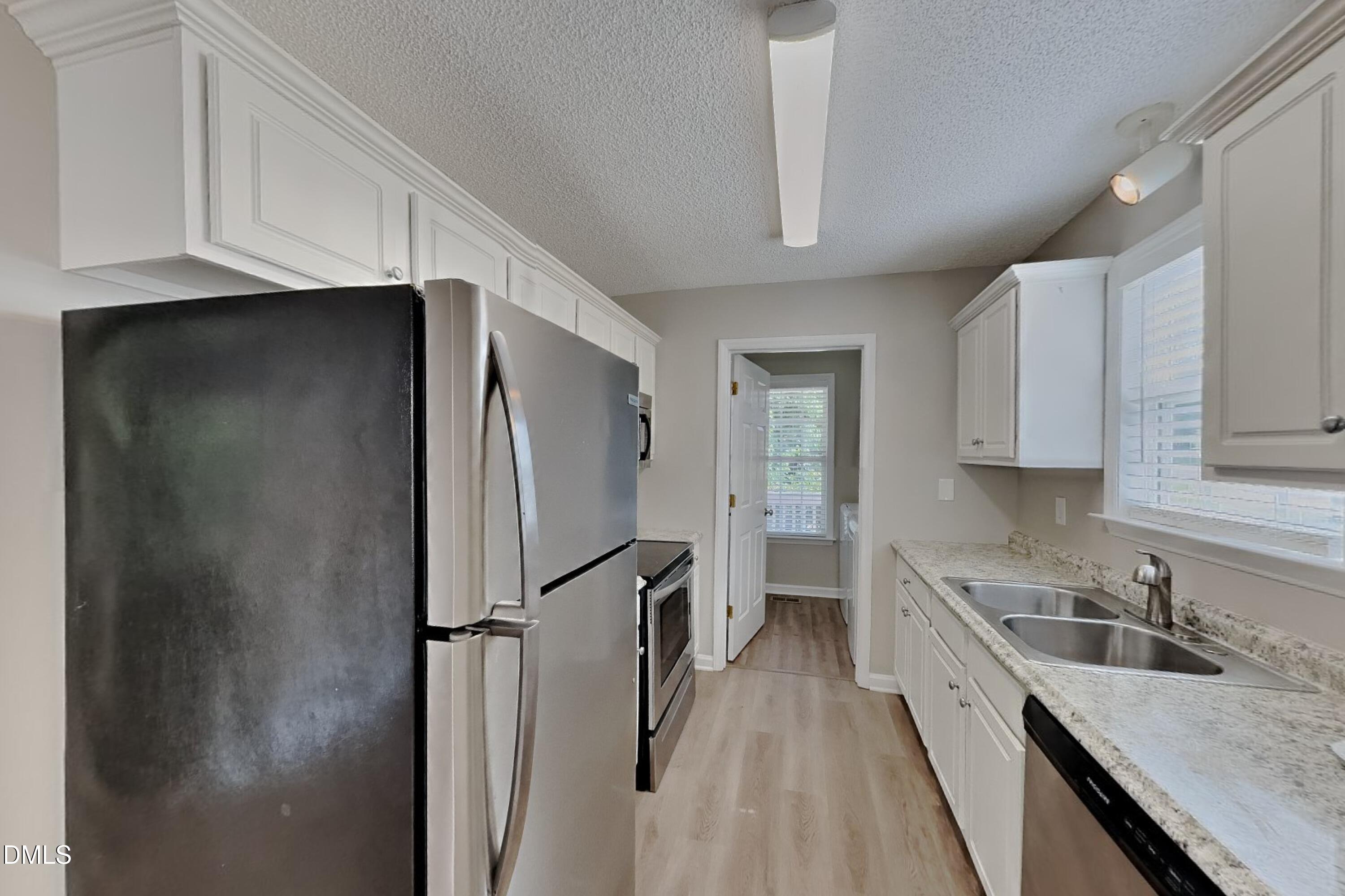 47 Spaniel Lane Clayton, NC 27520 - Photo 5 of 17 4_Image_QcrcvKljEG