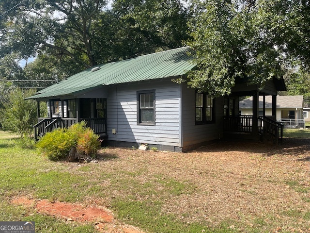 601 Nottingham Street Thomaston, GA 30286 - Photo 2 of 15 a front view of a house with a yard