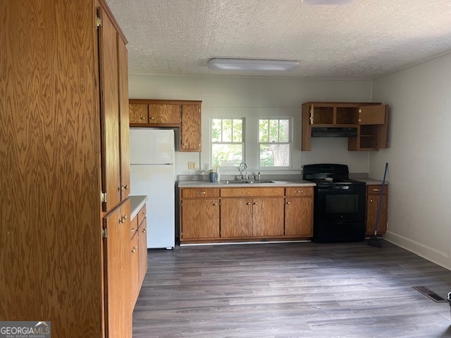601 Nottingham Street Thomaston, GA 30286 - Photo 6 of 15 a kitchen with granite countertop a sink and cabinets
