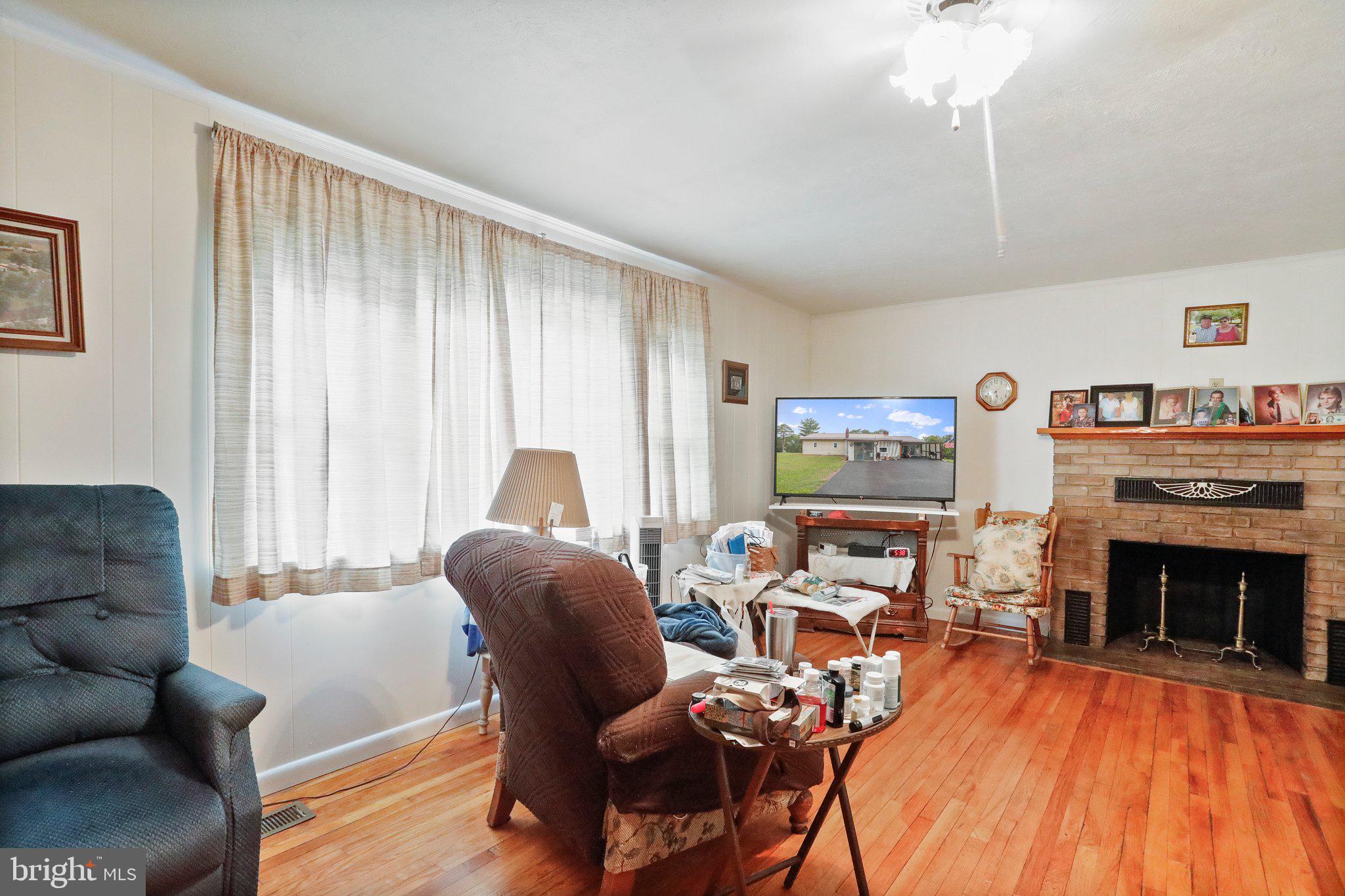 14341 Tollgate Ridge Road Hancock, MD 21750 - Photo 4 of 31 Living room