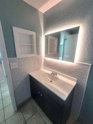 $1,200 | 5711 Silver Spur Drive, Holiday, FL 34690