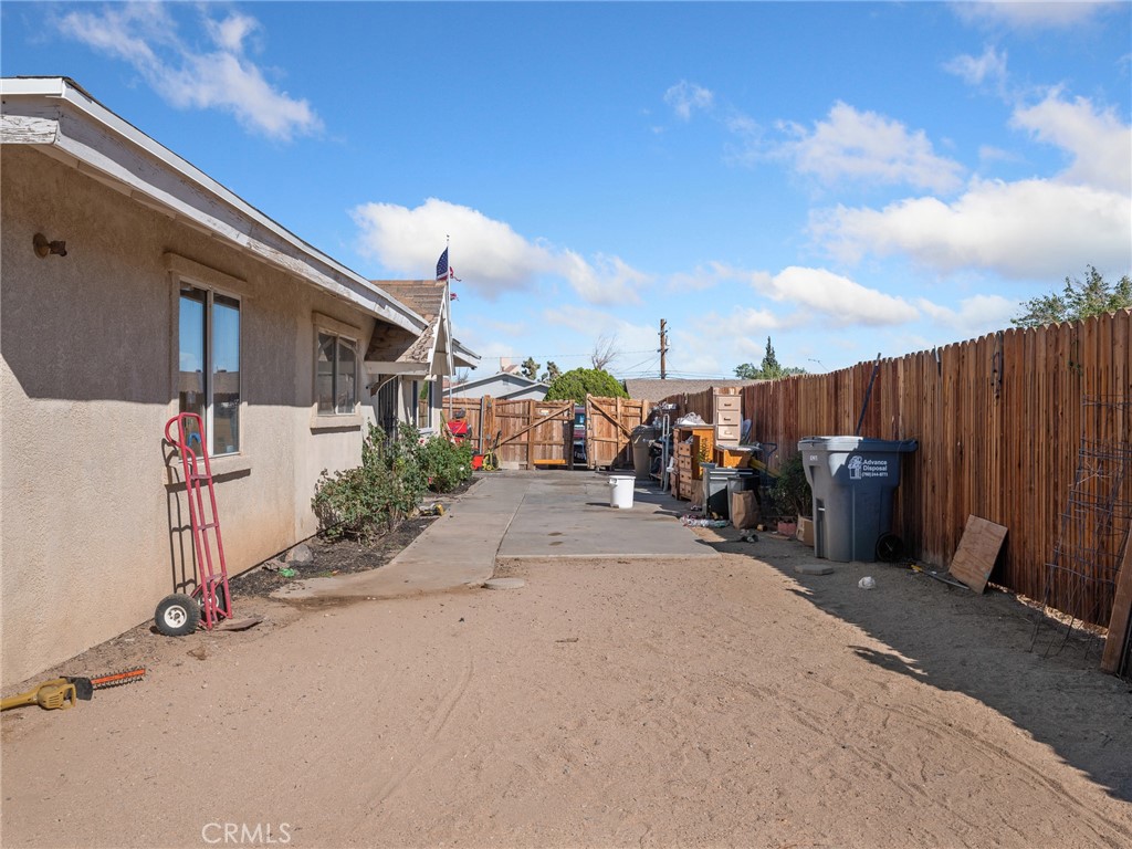 16003 Chestnut Street Hesperia, CA 92345 - Photo 4 of 28 a view of a patio with a table and chairs