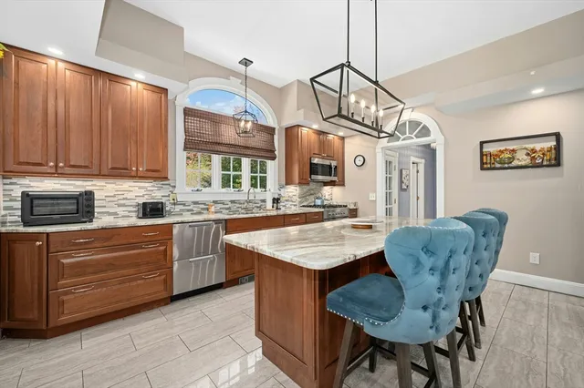 $1,199,000 | 667 Grove Street, Worcester, MA 01605